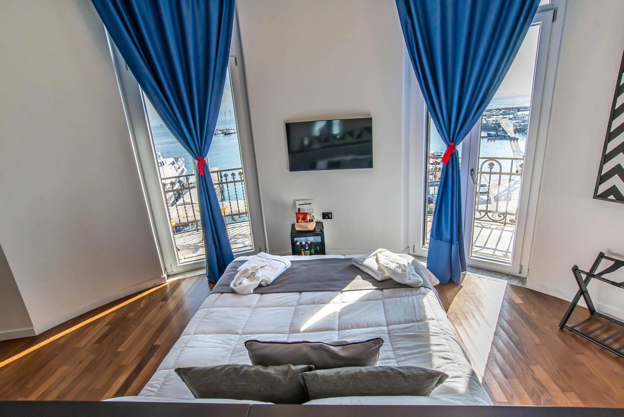 Gram Suites Наполи Екстериор снимка